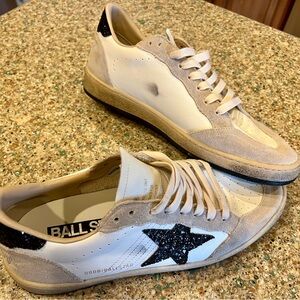 Women’s sneakers size 11